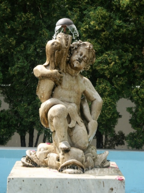 Tritón vo fontáne